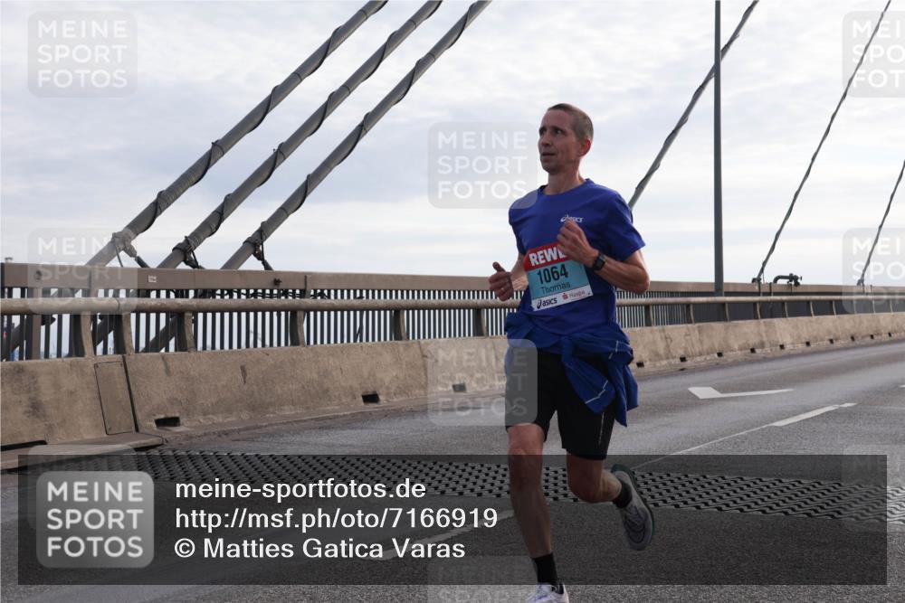 03.10.2024 - Köhlbrandbrückenlauf Matties Gatica Varas http://msf.ph/oto/7166919 03.10.2024 09:19:54 Position 2 1064 meine-sportfotos.de