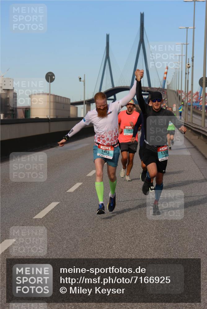 03.10.2024 - Köhlbrandbrückenlauf Miley Keyser http://msf.ph/oto/7166925 03.10.2024 09:41:24 Position 3 1361, 1423, 1316 meine-sportfotos.de