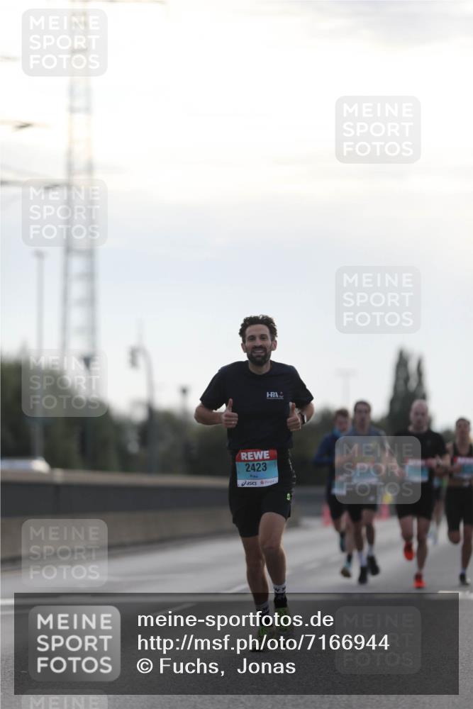 03.10.2024 - Köhlbrandbrückenlauf Fuchs,  Jonas http://msf.ph/oto/7166944 03.10.2024 09:10:01 Position 3 2423 meine-sportfotos.de
