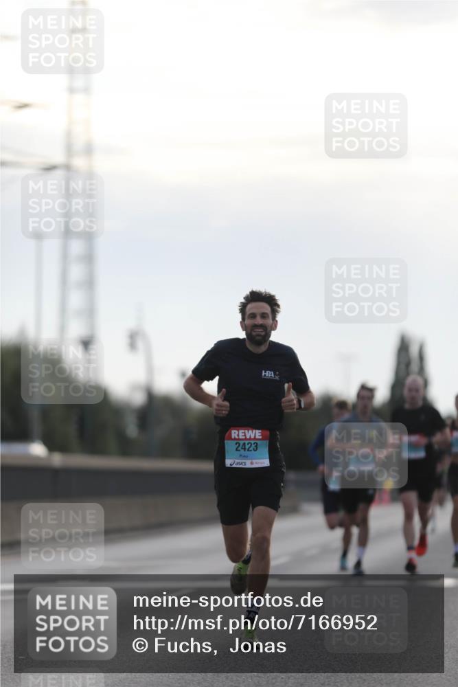 03.10.2024 - Köhlbrandbrückenlauf Fuchs,  Jonas http://msf.ph/oto/7166952 03.10.2024 09:10:01 Position 3 2423 meine-sportfotos.de