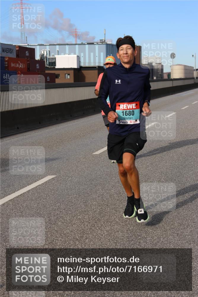 03.10.2024 - Köhlbrandbrückenlauf Miley Keyser http://msf.ph/oto/7166971 03.10.2024 09:41:28 Position 3 1680 meine-sportfotos.de