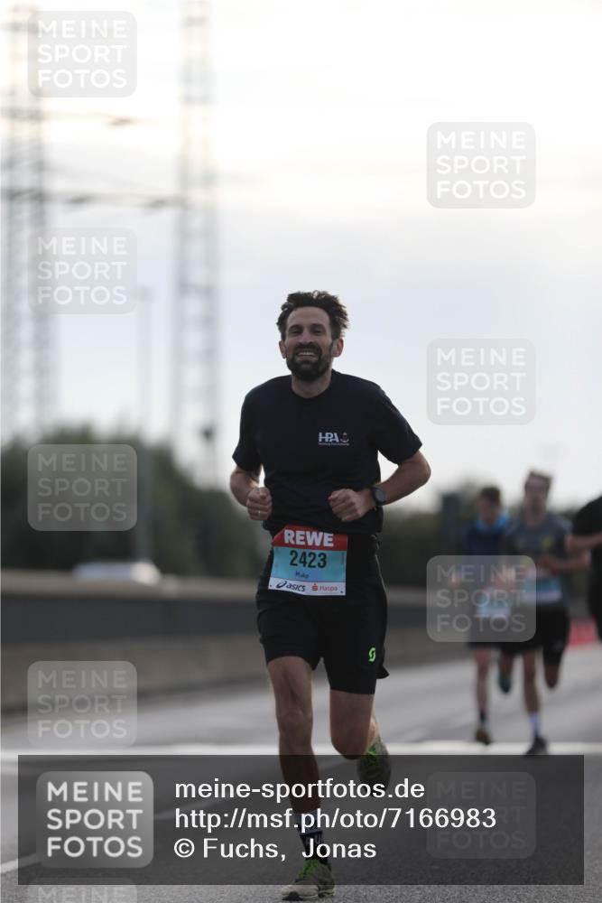 03.10.2024 - Köhlbrandbrückenlauf Fuchs,  Jonas http://msf.ph/oto/7166983 03.10.2024 09:10:02 Position 3 2423 meine-sportfotos.de