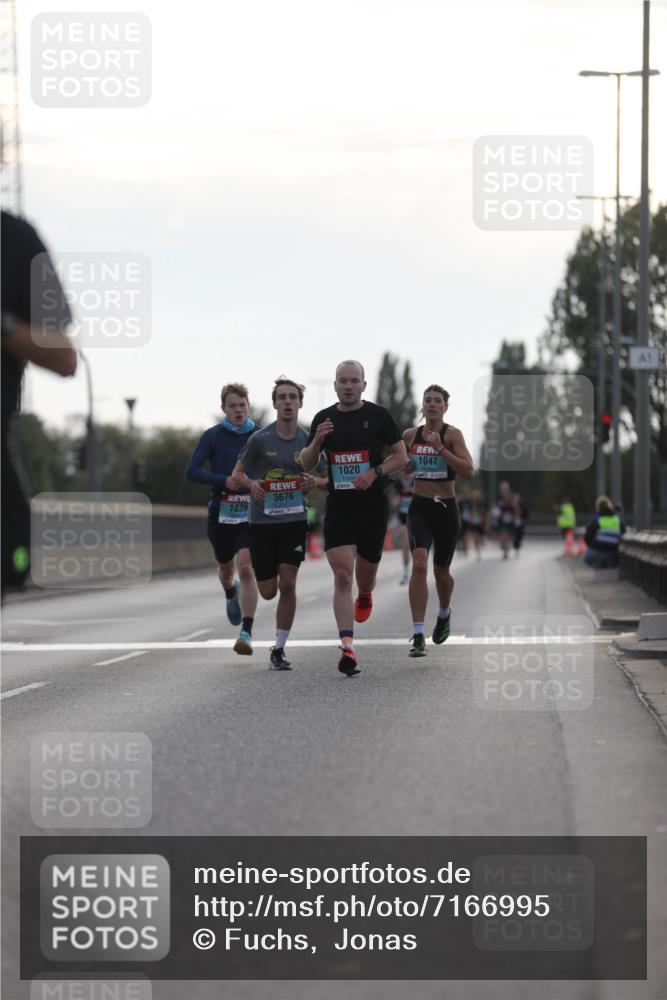 03.10.2024 - Köhlbrandbrückenlauf Fuchs,  Jonas http://msf.ph/oto/7166995 03.10.2024 09:10:03 Position 3 1047, 1020, 1839, 3676 meine-sportfotos.de