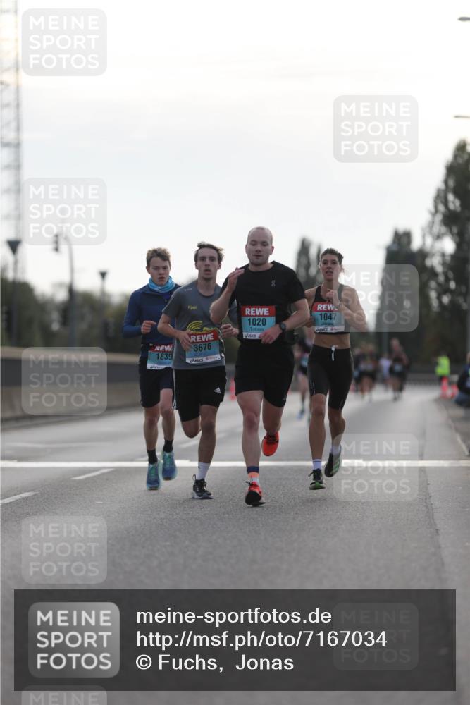03.10.2024 - Köhlbrandbrückenlauf Fuchs,  Jonas http://msf.ph/oto/7167034 03.10.2024 09:10:03 Position 3 1047, 1020, 1839, 3676 meine-sportfotos.de