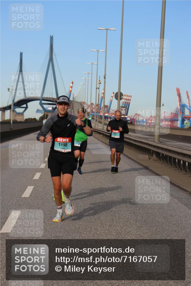 03.10.2024 - Köhlbrandbrückenlauf Miley Keyser http://msf.ph/oto/7167057 03.10.2024 09:41:43 Position 3 1198, 1053, 1091 meine-sportfotos.de