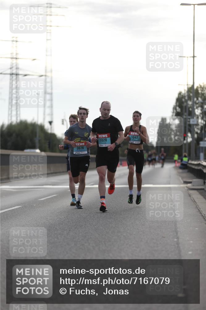 03.10.2024 - Köhlbrandbrückenlauf Fuchs,  Jonas http://msf.ph/oto/7167079 03.10.2024 09:10:05 Position 3 3676, 1020, 1047 meine-sportfotos.de