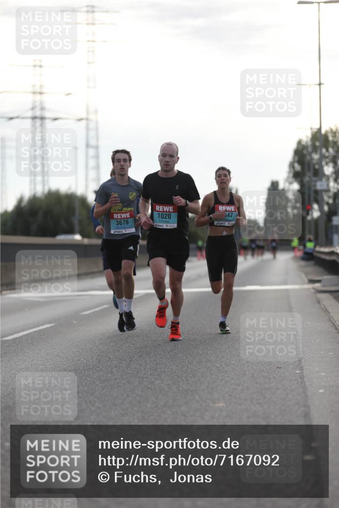03.10.2024 - Köhlbrandbrückenlauf Fuchs,  Jonas http://msf.ph/oto/7167092 03.10.2024 09:10:05 Position 3 3676, 1020, 47 meine-sportfotos.de