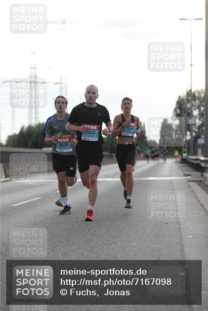 03.10.2024 - Köhlbrandbrückenlauf Fuchs,  Jonas http://msf.ph/oto/7167098 03.10.2024 09:10:06 Position 3 3676, 1020, 1047 meine-sportfotos.de
