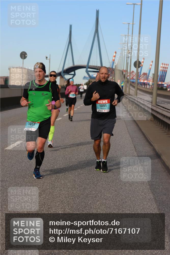 03.10.2024 - Köhlbrandbrückenlauf Miley Keyser http://msf.ph/oto/7167107 03.10.2024 09:41:47 Position 3 1053, 1131, 1091 meine-sportfotos.de