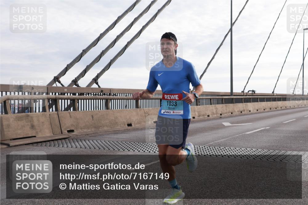 03.10.2024 - Köhlbrandbrückenlauf Matties Gatica Varas http://msf.ph/oto/7167149 03.10.2024 09:20:02 Position 2 1033 meine-sportfotos.de