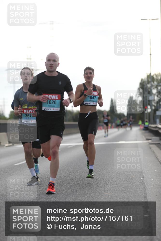 03.10.2024 - Köhlbrandbrückenlauf Fuchs,  Jonas http://msf.ph/oto/7167161 03.10.2024 09:10:06 Position 3 3676, 1020, 1047 meine-sportfotos.de