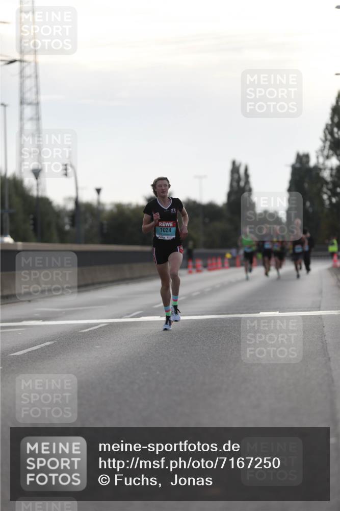 03.10.2024 - Köhlbrandbrückenlauf Fuchs,  Jonas http://msf.ph/oto/7167250 03.10.2024 09:10:10 Position 3 1024 meine-sportfotos.de