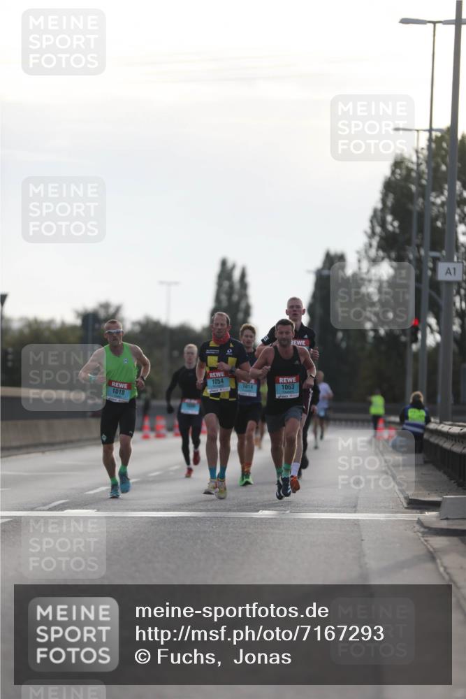 03.10.2024 - Köhlbrandbrückenlauf Fuchs,  Jonas http://msf.ph/oto/7167293 03.10.2024 09:10:20 Position 3 1054, 1014, 1063, 1018, 1 meine-sportfotos.de