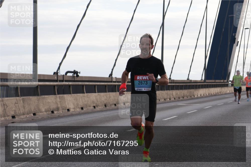 03.10.2024 - Köhlbrandbrückenlauf Matties Gatica Varas http://msf.ph/oto/7167295 03.10.2024 09:20:06 Position 2 2673 meine-sportfotos.de