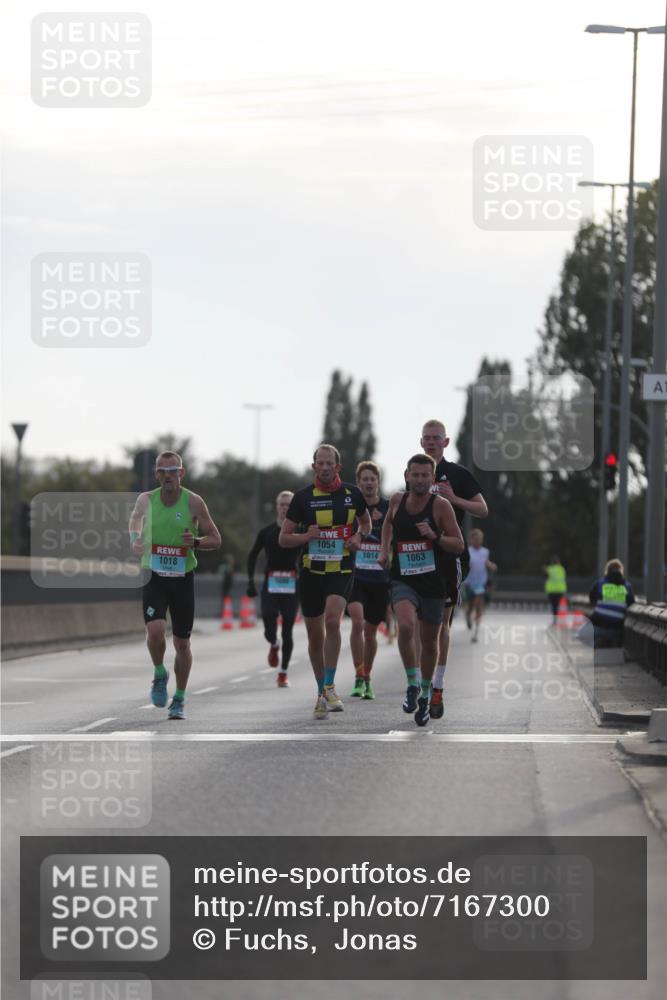 03.10.2024 - Köhlbrandbrückenlauf Fuchs,  Jonas http://msf.ph/oto/7167300 03.10.2024 09:10:20 Position 3 1054, 1014, 1063, 1018 meine-sportfotos.de