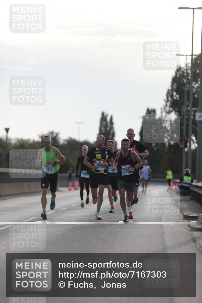 03.10.2024 - Köhlbrandbrückenlauf Fuchs,  Jonas http://msf.ph/oto/7167303 03.10.2024 09:10:20 Position 3 1018, 1054, 1063 meine-sportfotos.de