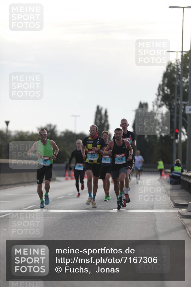 03.10.2024 - Köhlbrandbrückenlauf Fuchs,  Jonas http://msf.ph/oto/7167306 03.10.2024 09:10:21 Position 3 1018, 1054, 1014, 1063 meine-sportfotos.de