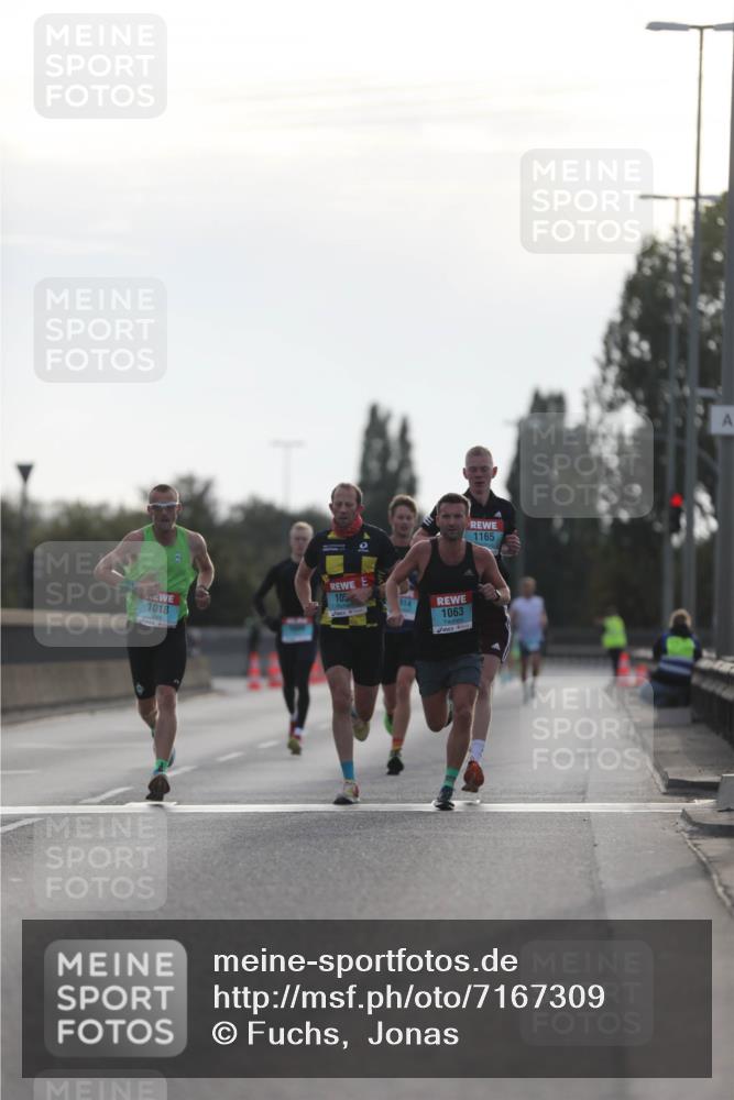 03.10.2024 - Köhlbrandbrückenlauf Fuchs,  Jonas http://msf.ph/oto/7167309 03.10.2024 09:10:21 Position 3 1018, 105, 914, 1063, 1165 meine-sportfotos.de