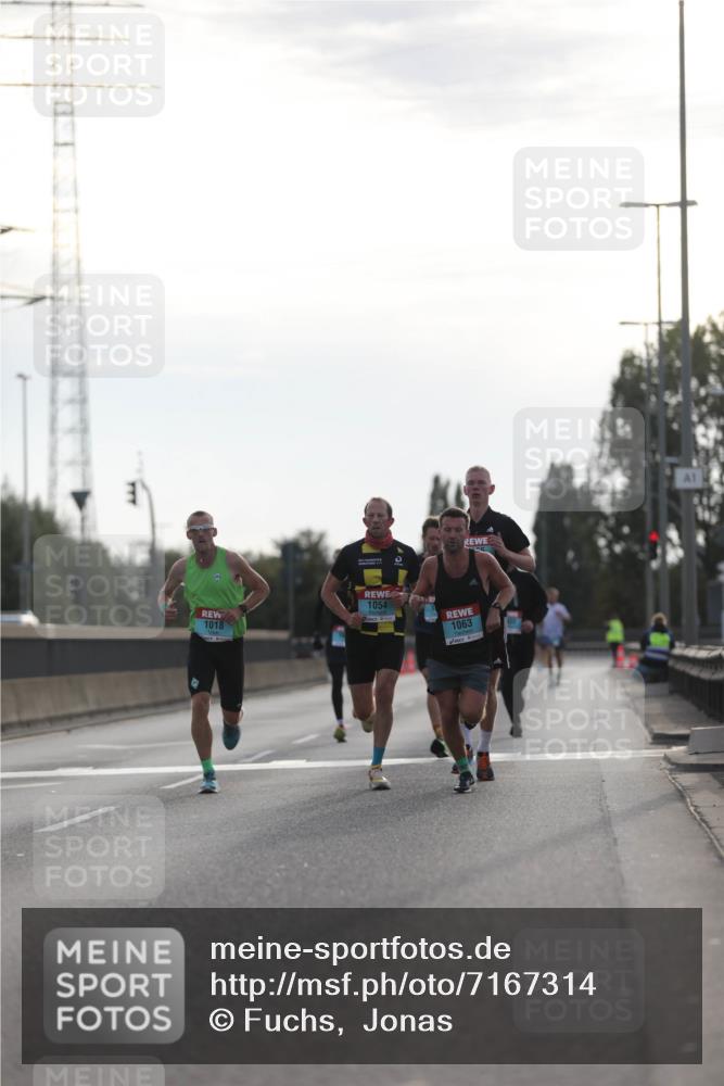 03.10.2024 - Köhlbrandbrückenlauf Fuchs,  Jonas http://msf.ph/oto/7167314 03.10.2024 09:10:22 Position 3 1018, 1054, 1063, 1 meine-sportfotos.de