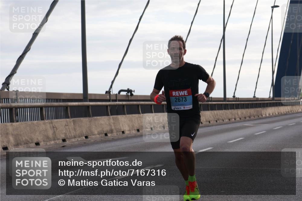 03.10.2024 - Köhlbrandbrückenlauf Matties Gatica Varas http://msf.ph/oto/7167316 03.10.2024 09:20:06 Position 2 2673 meine-sportfotos.de