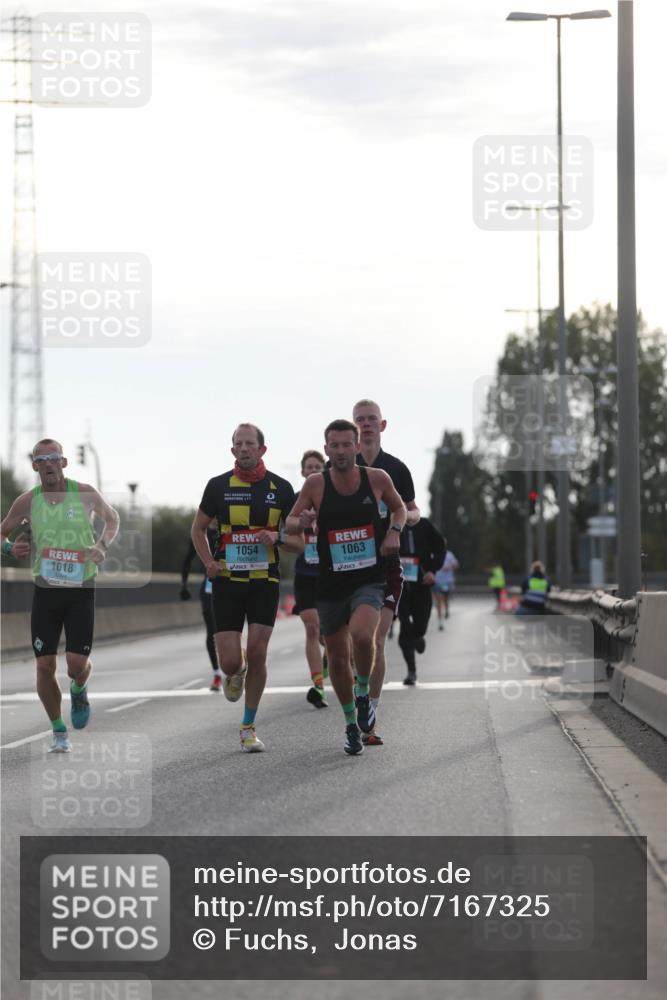 03.10.2024 - Köhlbrandbrückenlauf Fuchs,  Jonas http://msf.ph/oto/7167325 03.10.2024 09:10:24 Position 3 1018, 1054, 1063 meine-sportfotos.de