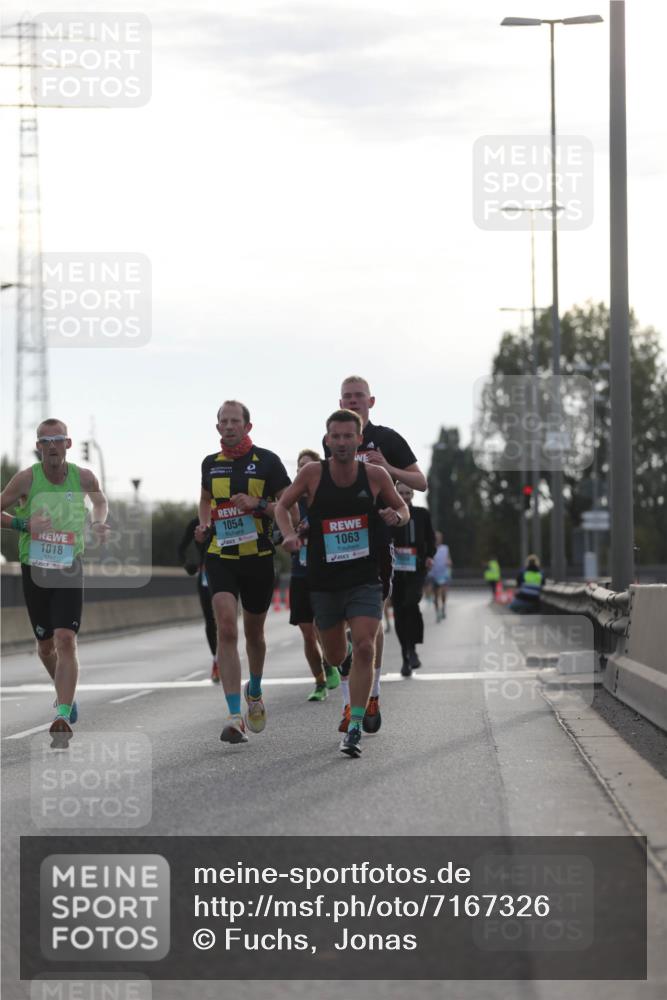 03.10.2024 - Köhlbrandbrückenlauf Fuchs,  Jonas http://msf.ph/oto/7167326 03.10.2024 09:10:24 Position 3 1018, 1054, 1063 meine-sportfotos.de
