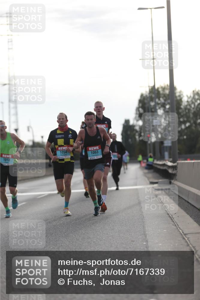 03.10.2024 - Köhlbrandbrückenlauf Fuchs,  Jonas http://msf.ph/oto/7167339 03.10.2024 09:10:25 Position 3 1018, 1054, 1063 meine-sportfotos.de