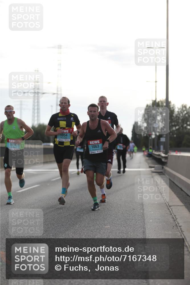 03.10.2024 - Köhlbrandbrückenlauf Fuchs,  Jonas http://msf.ph/oto/7167348 03.10.2024 09:10:26 Position 3 1018, 1054, 1063 meine-sportfotos.de
