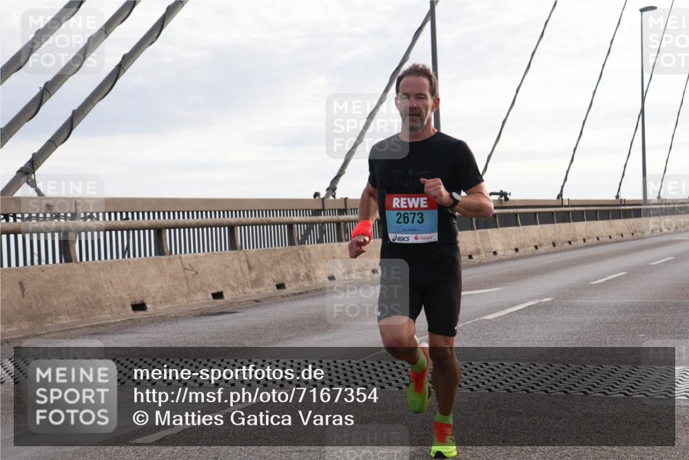 03.10.2024 - Köhlbrandbrückenlauf Matties Gatica Varas http://msf.ph/oto/7167354 03.10.2024 09:20:07 Position 2 2673 meine-sportfotos.de
