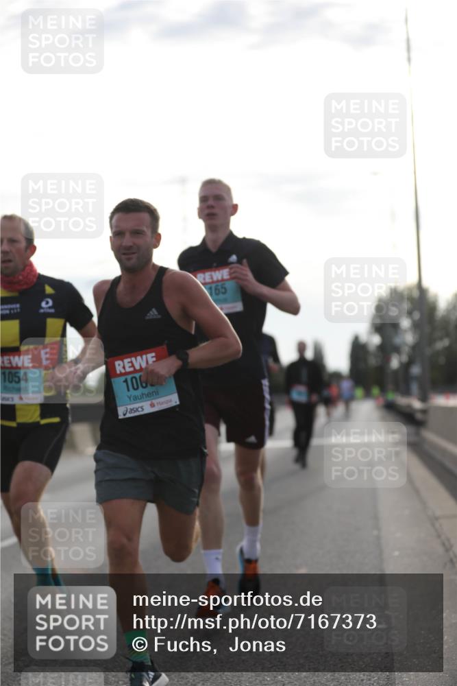 03.10.2024 - Köhlbrandbrückenlauf Fuchs,  Jonas http://msf.ph/oto/7167373 03.10.2024 09:10:27 Position 3 1054, 1000, 165 meine-sportfotos.de
