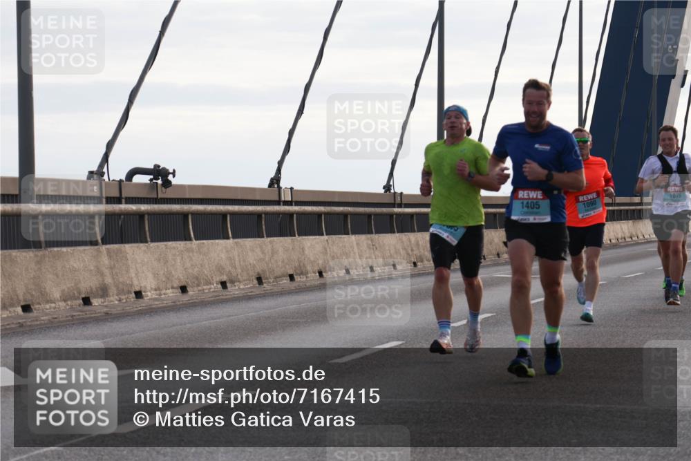 03.10.2024 - Köhlbrandbrückenlauf Matties Gatica Varas http://msf.ph/oto/7167415 03.10.2024 09:20:12 Position 2 1405, 1090, 1076 meine-sportfotos.de