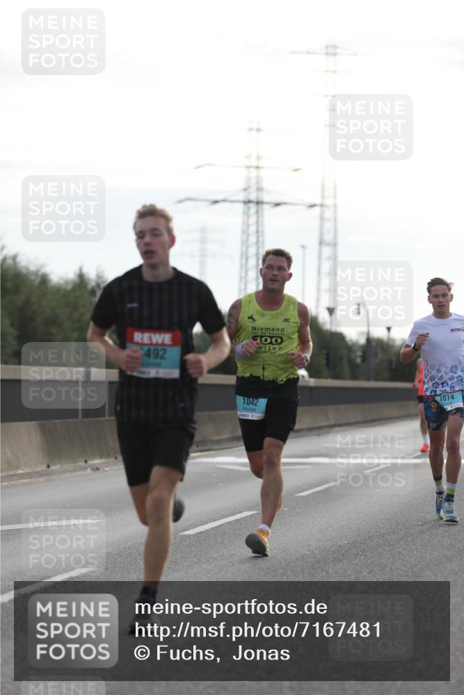 03.10.2024 - Köhlbrandbrückenlauf Fuchs,  Jonas http://msf.ph/oto/7167481 03.10.2024 09:10:38 Position 3 11, 492, 100, 1042, 1074 meine-sportfotos.de