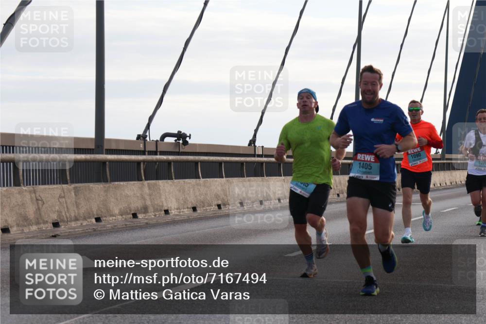 03.10.2024 - Köhlbrandbrückenlauf Matties Gatica Varas http://msf.ph/oto/7167494 03.10.2024 09:20:13 Position 2 1405, 1090, 1076 meine-sportfotos.de