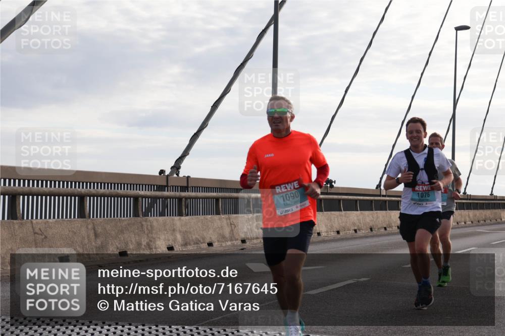 03.10.2024 - Köhlbrandbrückenlauf Matties Gatica Varas http://msf.ph/oto/7167645 03.10.2024 09:20:16 Position 2 1090, 1076 meine-sportfotos.de