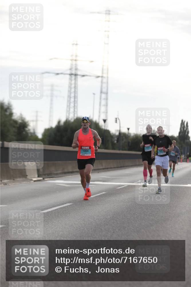 03.10.2024 - Köhlbrandbrückenlauf Fuchs,  Jonas http://msf.ph/oto/7167650 03.10.2024 09:10:42 Position 3 1004, 1032, 1043 meine-sportfotos.de