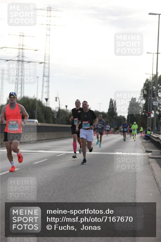 03.10.2024 - Köhlbrandbrückenlauf Fuchs,  Jonas http://msf.ph/oto/7167670 03.10.2024 09:10:43 Position 3 1004, 1043, 1 meine-sportfotos.de