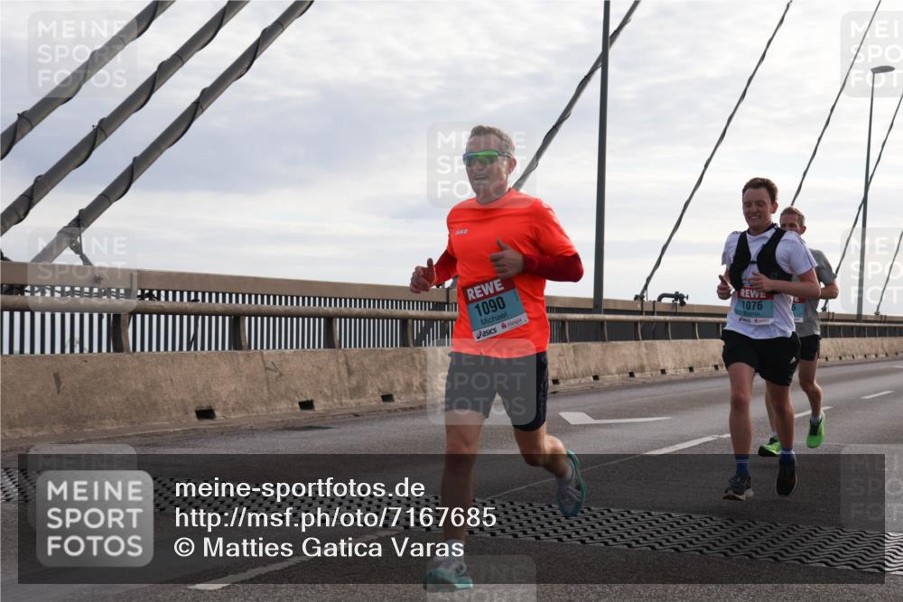 03.10.2024 - Köhlbrandbrückenlauf Matties Gatica Varas http://msf.ph/oto/7167685 03.10.2024 09:20:17 Position 2 1090, 1076 meine-sportfotos.de