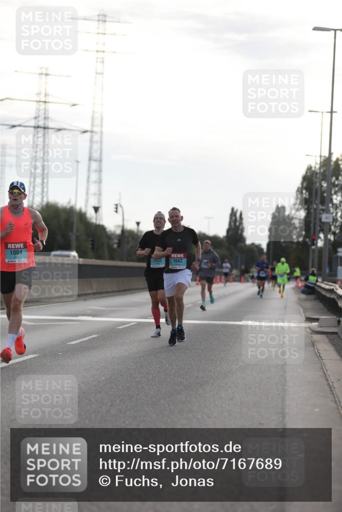 03.10.2024 - Köhlbrandbrückenlauf Fuchs,  Jonas http://msf.ph/oto/7167689 03.10.2024 09:10:43 Position 3 1004, 1032, 1043 meine-sportfotos.de