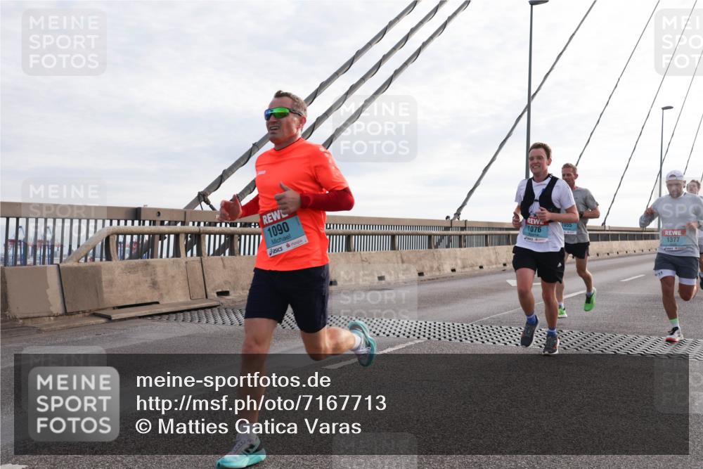 03.10.2024 - Köhlbrandbrückenlauf Matties Gatica Varas http://msf.ph/oto/7167713 03.10.2024 09:20:17 Position 2 1090, 1076, 1055, 1377 meine-sportfotos.de