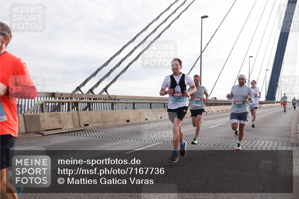 03.10.2024 - Köhlbrandbrückenlauf Matties Gatica Varas http://msf.ph/oto/7167736 03.10.2024 09:20:18 Position 2 1076, 1055, 1377 meine-sportfotos.de