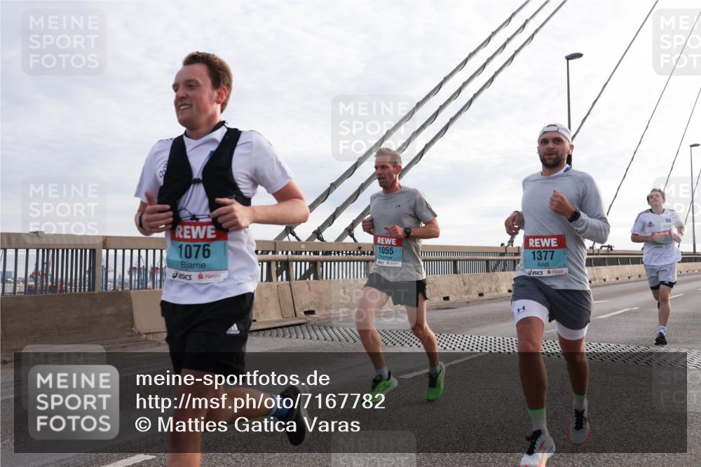 03.10.2024 - Köhlbrandbrückenlauf Matties Gatica Varas http://msf.ph/oto/7167782 03.10.2024 09:20:19 Position 2 1076, 1055, 1377 meine-sportfotos.de