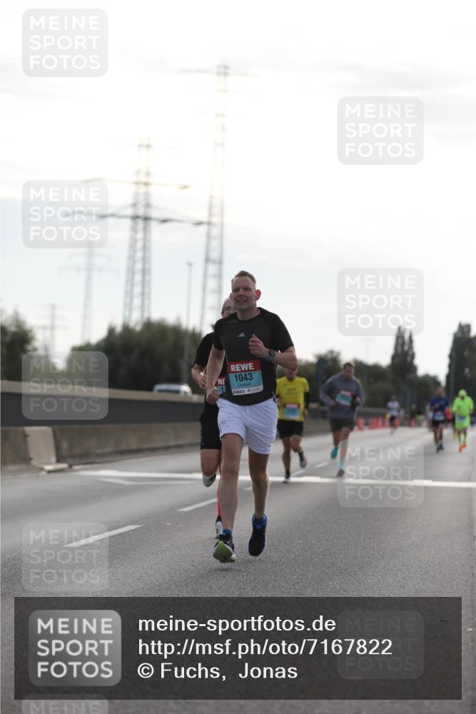 03.10.2024 - Köhlbrandbrückenlauf Fuchs,  Jonas http://msf.ph/oto/7167822 03.10.2024 09:10:44 Position 3 1, 1043 meine-sportfotos.de