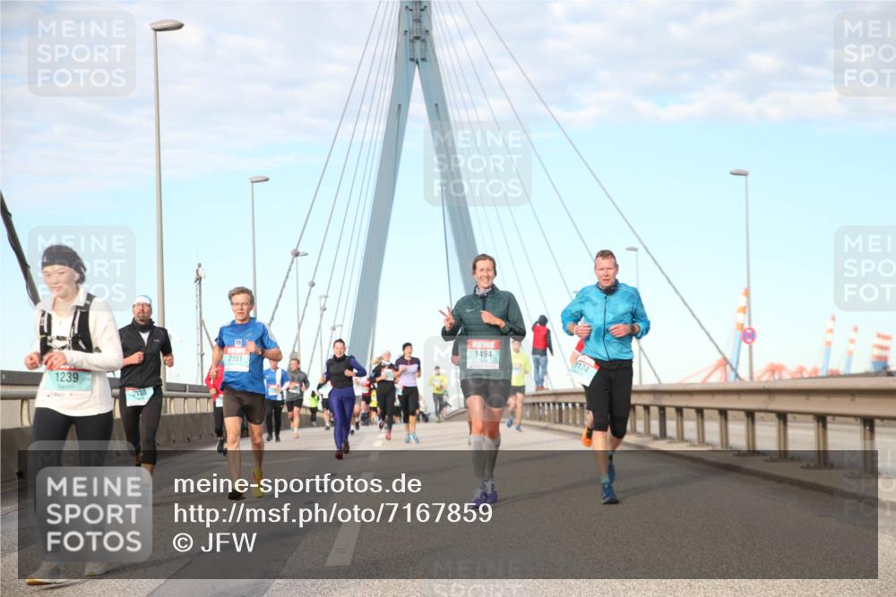 03.10.2024 - Köhlbrandbrückenlauf Jannik Wohlers http://msf.ph/oto/7167859 03.10.2024 09:42:07 Position 2 1239, 2138, 1494, 1174, 2151 meine-sportfotos.de