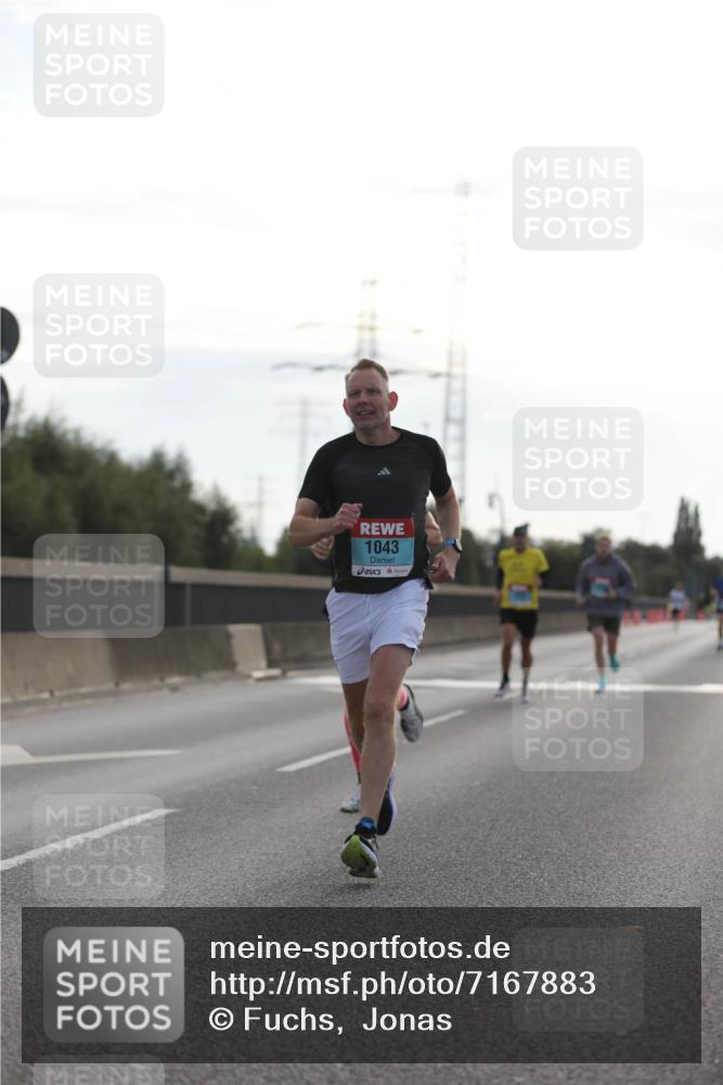 03.10.2024 - Köhlbrandbrückenlauf Fuchs,  Jonas http://msf.ph/oto/7167883 03.10.2024 09:10:46 Position 3 1043 meine-sportfotos.de