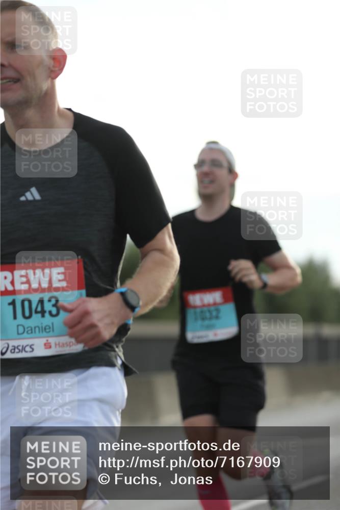 03.10.2024 - Köhlbrandbrückenlauf Fuchs,  Jonas http://msf.ph/oto/7167909 03.10.2024 09:10:47 Position 3 1043, 1032 meine-sportfotos.de