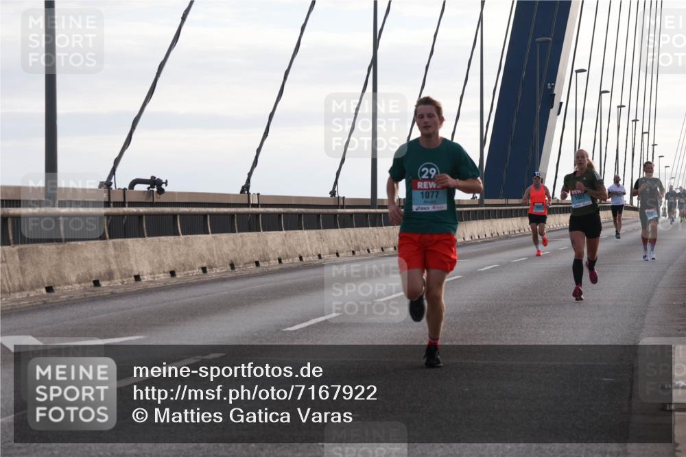 03.10.2024 - Köhlbrandbrückenlauf Matties Gatica Varas http://msf.ph/oto/7167922 03.10.2024 09:20:22 Position 2 29, 1077, 1027 meine-sportfotos.de