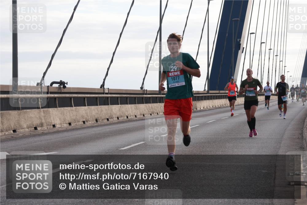 03.10.2024 - Köhlbrandbrückenlauf Matties Gatica Varas http://msf.ph/oto/7167940 03.10.2024 09:20:23 Position 2 29, 1077, 1027 meine-sportfotos.de