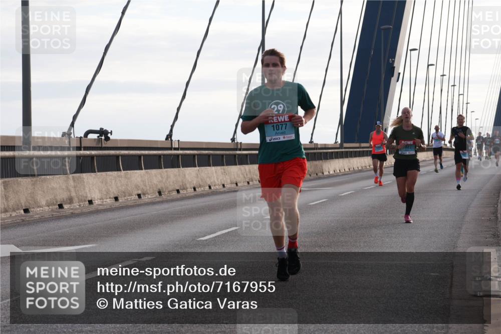 03.10.2024 - Köhlbrandbrückenlauf Matties Gatica Varas http://msf.ph/oto/7167955 03.10.2024 09:20:23 Position 2 29, 1077, 027 meine-sportfotos.de
