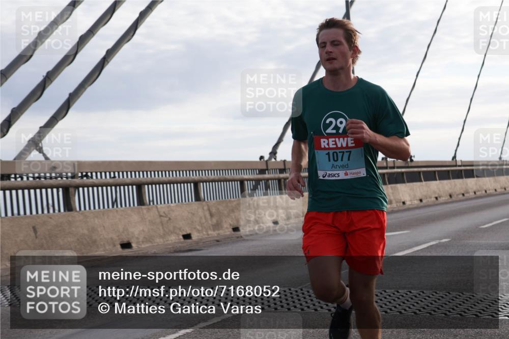 03.10.2024 - Köhlbrandbrückenlauf Matties Gatica Varas http://msf.ph/oto/7168052 03.10.2024 09:20:24 Position 2 29, 1077 meine-sportfotos.de