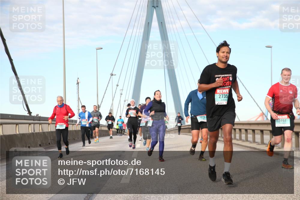 03.10.2024 - Köhlbrandbrückenlauf Jannik Wohlers http://msf.ph/oto/7168145 03.10.2024 09:42:10 Position 2 1504, 1385, 1674, 1615, 12, 2013, 2735, 1697 meine-sportfotos.de